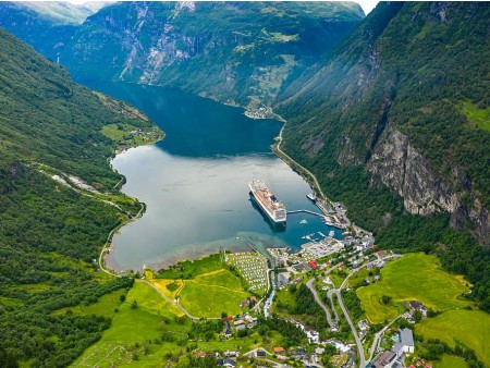 NORVEŠKA, DEŽELA ČAROBNIH FJORDOV IN LEDENIKOV