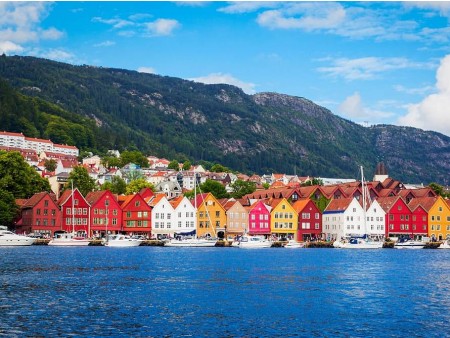 NORVEŠKA, DEŽELA ČAROBNIH FJORDOV IN LEDENIKOV