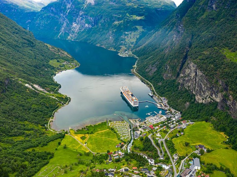 NORVEŠKA, DEŽELA ČAROBNIH FJORDOV IN LEDENIKOV