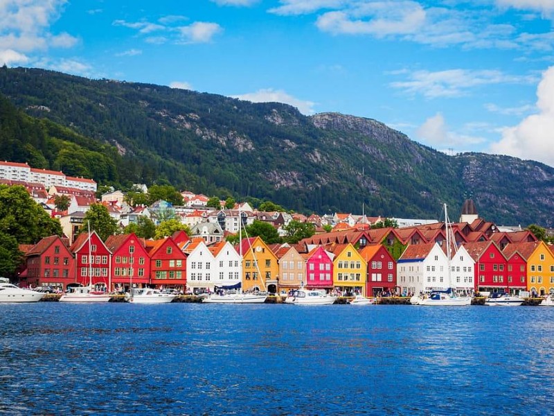 NORVEŠKA, DEŽELA ČAROBNIH FJORDOV IN LEDENIKOV