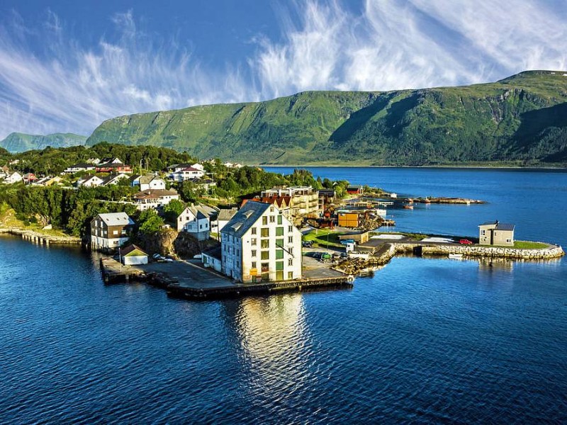 NORVEŠKA, DEŽELA ČAROBNIH FJORDOV IN LEDENIKOV